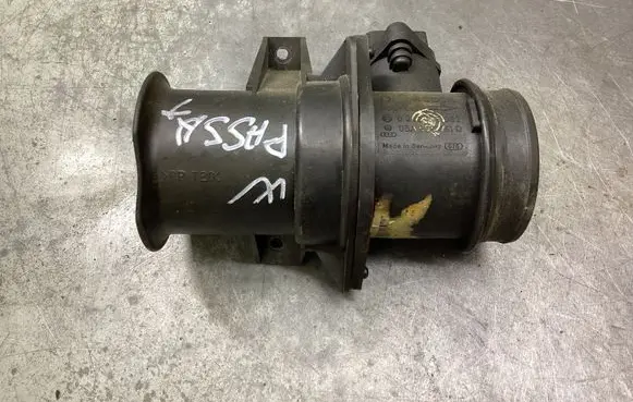 Volkswagen PASSAT B5 Mass air flow meter 0280218032 06A906461D