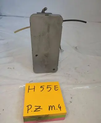 Volkswagen PASSAT B3 Central locking vacuum pump 1H0962257