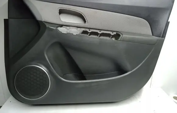 Chevrolet Cruze Front door card panel trim