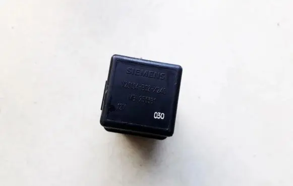 Volvo S40, V40 Other relay mb953381 v23134-b52-x240