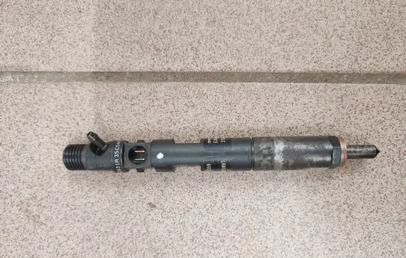 Nissan Note (E11) Fuel injector 8200421359 H8200421897