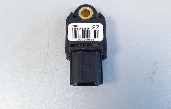 Toyota Auris 150 Airbag deployment crash/impact sensor 8983102060