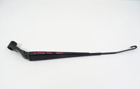 Nissan X-Trail T32 Front wiper blade arm