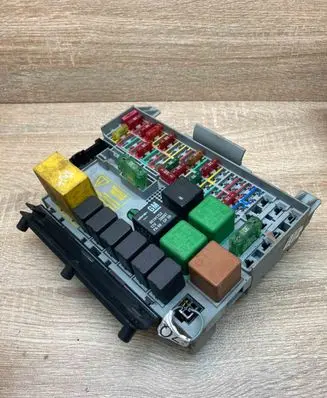 Opel Vectra B Fuse module 09152787