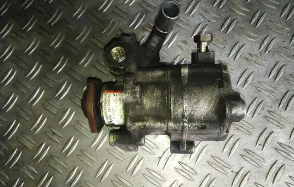 Mercedes-Benz E W210 Power steering pump 0024661901