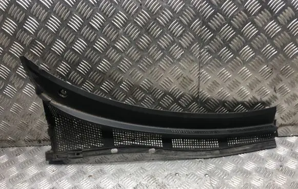 Mazda 3 I Wiper trim K2443