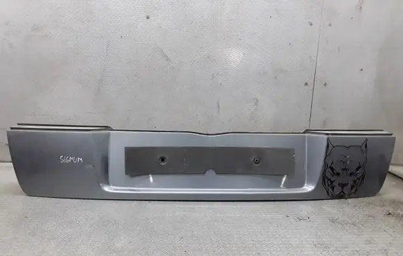 Opel Signum Tailgate trim