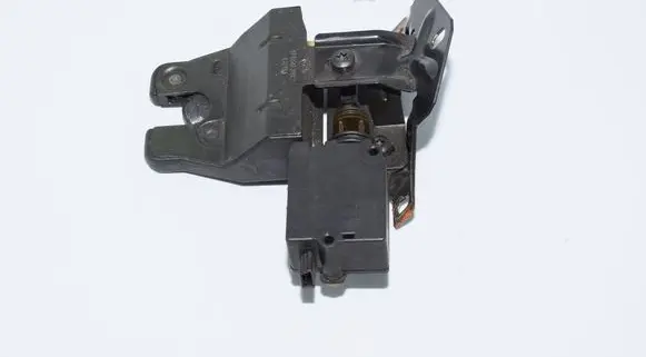 BMW 5 E39 Tailgate/trunk/boot lock/catch/latch 8168892