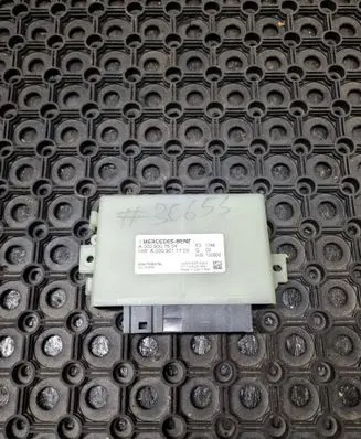 Mercedes-Benz C W205 Reducing agents exhaust control unit A0009007601