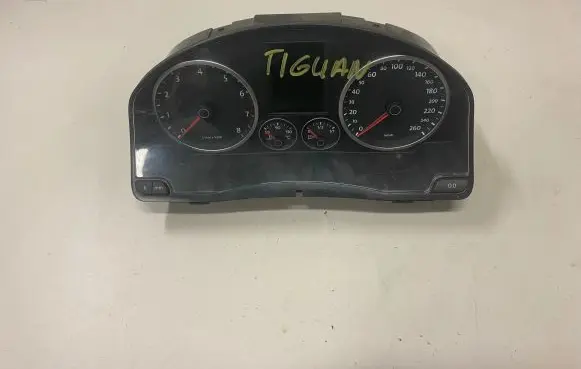 Volkswagen Tiguan Speedometer (instrument cluster) A2C53023102 A2C53025660 C60682
