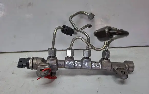 Opel Zafira C Fuel main line pipe S27612112 0445214221