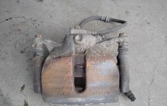 Skoda Octavia Mk3 (5E) Front brake caliper