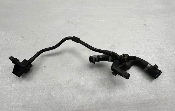 Volvo XC90 Engine coolant pipe/hose 32222677