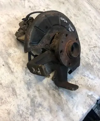 Volkswagen Jetta VI Front wheel hub