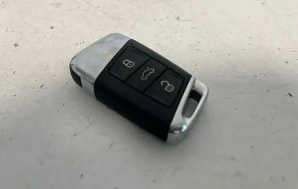 Volkswagen PASSAT B8 Ignition key/card 