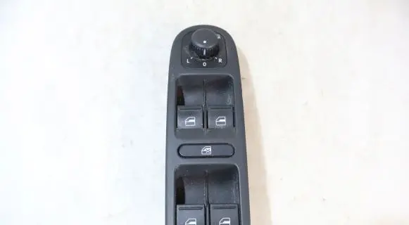 Volkswagen Golf VI Electric window control switch