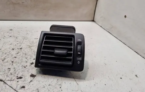 Volvo V50 Dashboard side air vent grill/cover trim A1007073