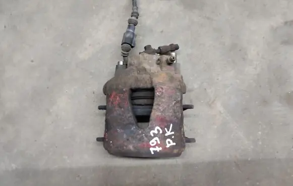 Volkswagen Golf VI Front brake caliper