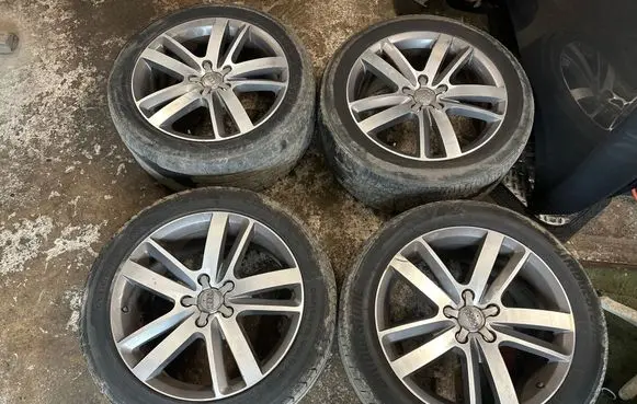 Audi Q7 4L R20 alloy rim 4L0601025