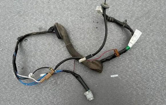 Nissan Patrol Y61 Tailgate/trunk wiring harness 24051VB015