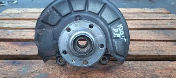 Volkswagen Touran I Front wheel hub