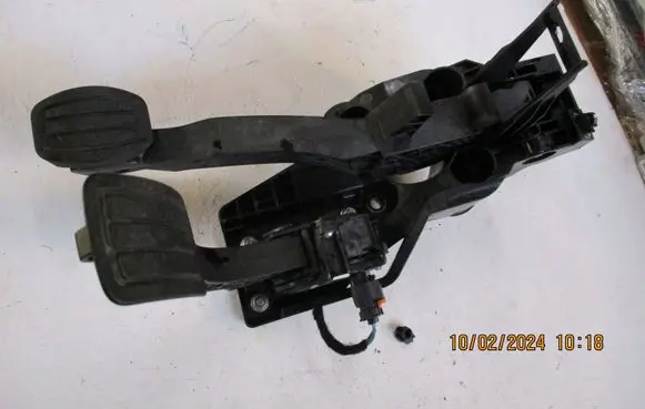Peugeot Partner III Accelerator throttle pedal 9831515880