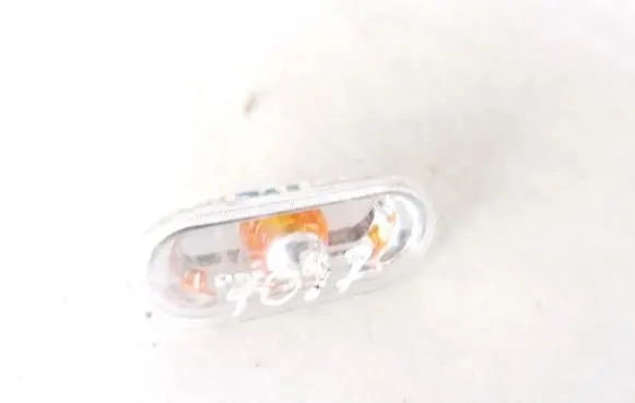 Volkswagen Caddy Front fender indicator light