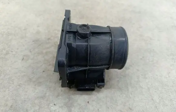 Mitsubishi Pajero Pinin Mass air flow meter E5T08471