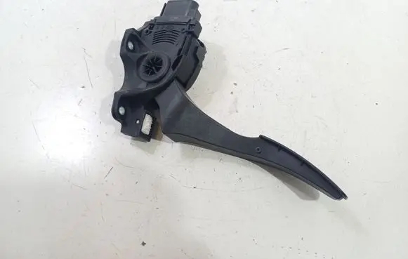 Volvo S60 Accelerator throttle pedal 31329060