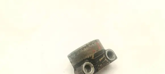 Mitsubishi 3000 GT Camshaft holder