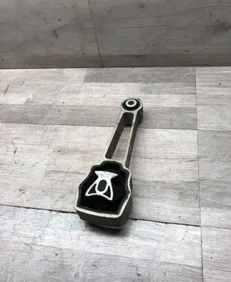Volvo XC70 Engine mount bracket 31430441