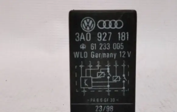 Volkswagen PASSAT B5 Combustion relay 3A0927181