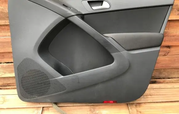 Volkswagen Tiguan Front door card panel trim