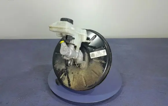 Volkswagen PASSAT B8 Brake booster 5Q1614105CG