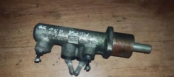 Master brake cylinder