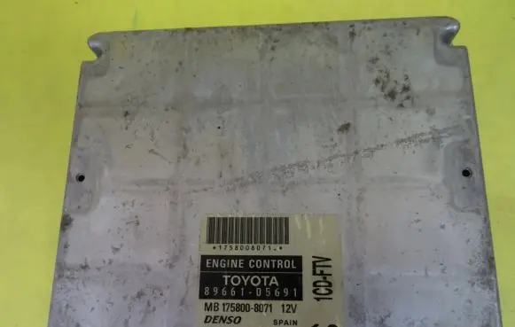 Toyota Avensis T250 Engine control unit/module 8966105691 89661-05691