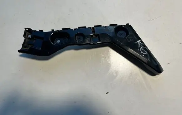 Rear bumper mounting bracket