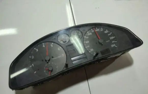 Audi A4 S4 B5 8D Speedometer (instrument cluster) AU0007001