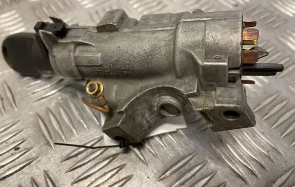Volkswagen Golf IV Ignition lock 4B0905851B