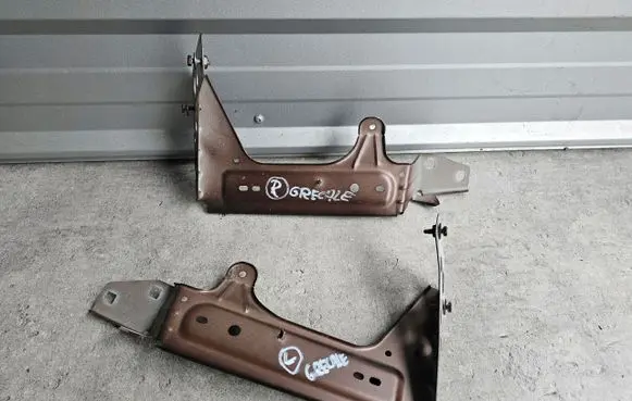 Maserati Levante Fender mounting bracket