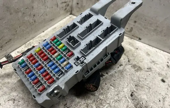 Hyundai Santa Fe Fuse module 919502B400
