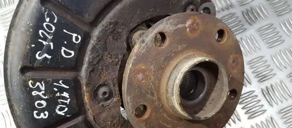 Volkswagen Golf V Front wheel hub