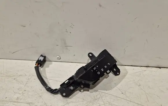 Toyota RAV 4 (XA50) Gear shift selector indicator 76L816