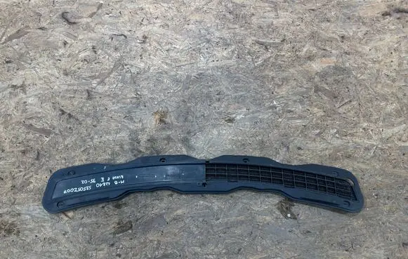 Mercedes-Benz E W210 Bonnet/hood grill A2108800705LL S2505Z007