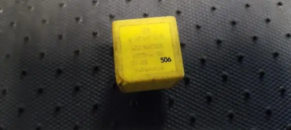 Mercedes-Benz C W202 Other relay A0025421419 V23136-A4-X26