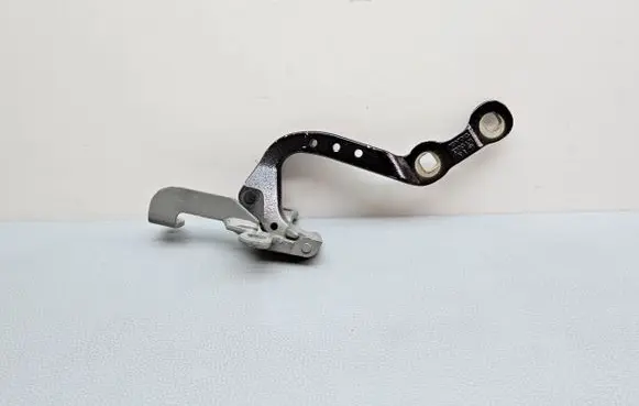 Tailgate/trunk/boot hinge