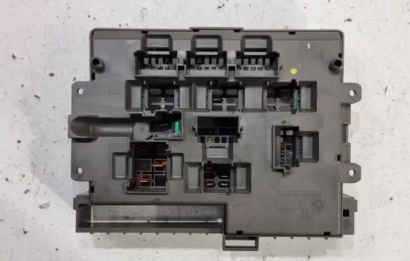 BMW 3 E90 E91 Fuse module 10688710