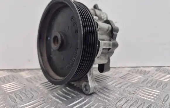 Mercedes-Benz C W204 Power steering pump A0064667501
