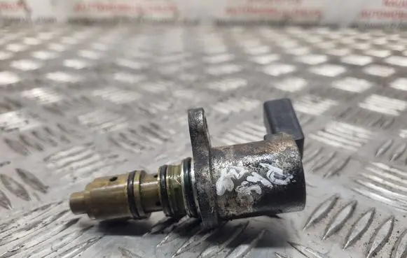 Volkswagen PASSAT B6 Air conditioning (A/C) pressure sensor 