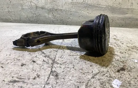 Dodge Caliber Piston with connecting rod